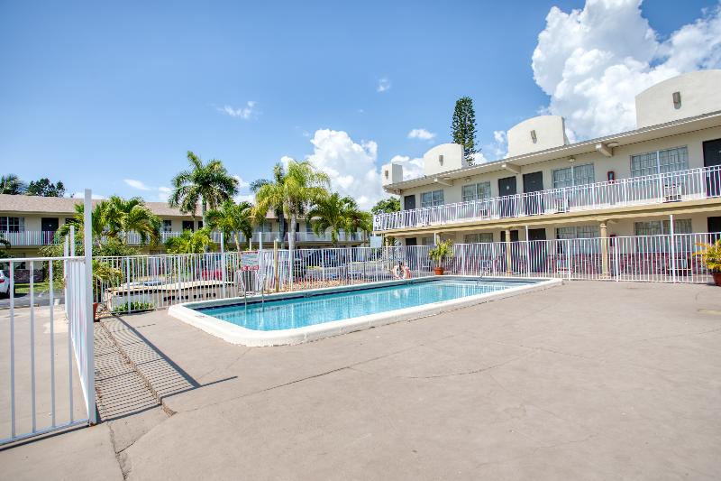 فندق Americas Best Inn Pompano Beach