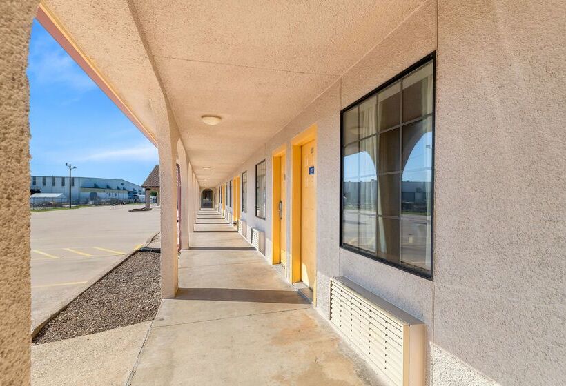 Отель Americas Best Value Inn Bonham