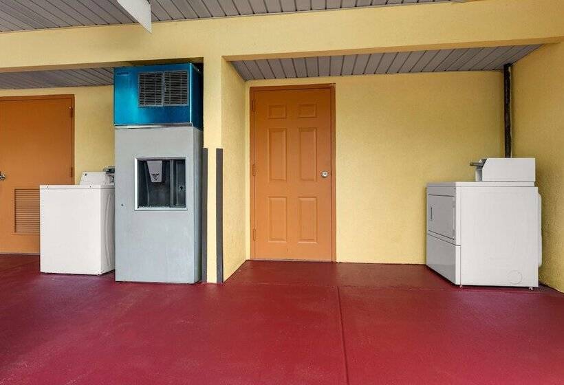 فندق Americas Best Value Inn Montezuma