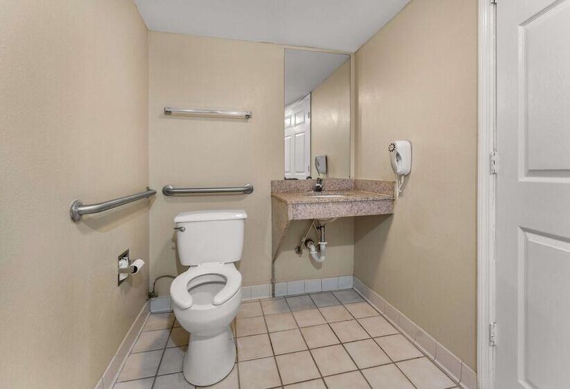 فندق Americas Best Value Inn Montezuma