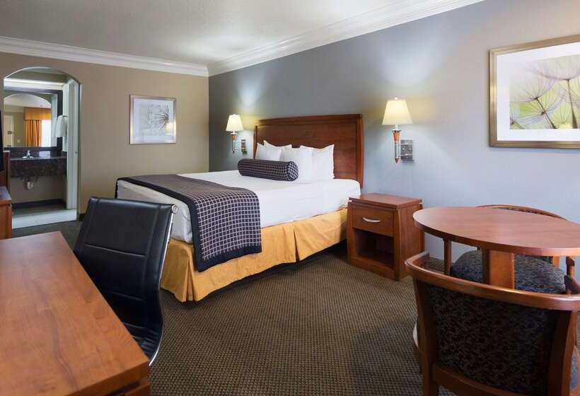 בית מלון כפרי Best Western Angleton Inn