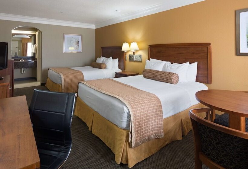 בית מלון כפרי Best Western Angleton Inn