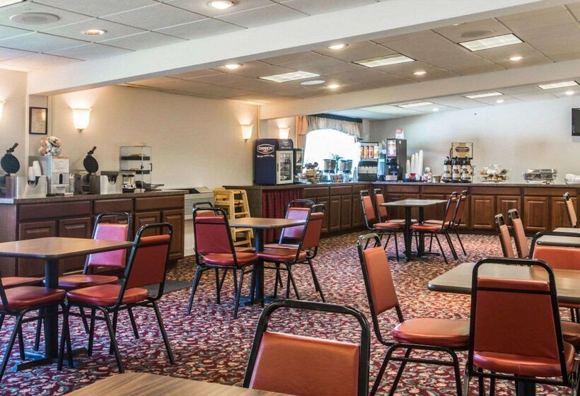 هتل Clarion Inn & Suites At The Outlets Of Lake George