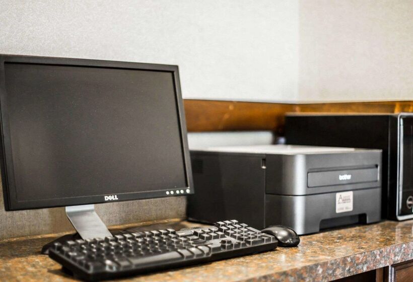 فندق Clarion Inn & Suites At The Outlets Of Lake George