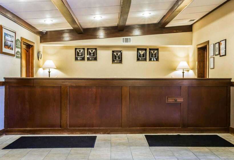 فندق Clarion Inn & Suites At The Outlets Of Lake George