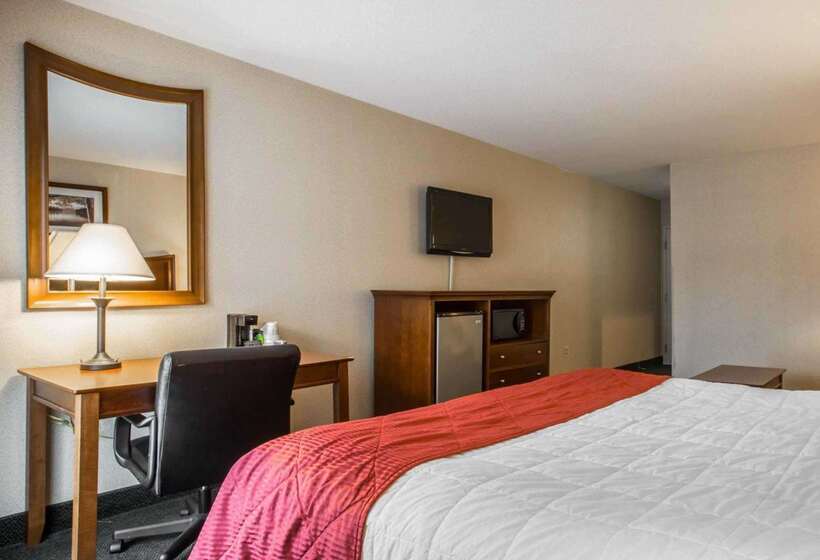 فندق Clarion Inn & Suites At The Outlets Of Lake George