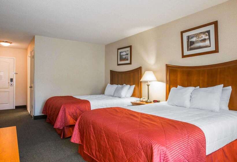 فندق Clarion Inn & Suites At The Outlets Of Lake George