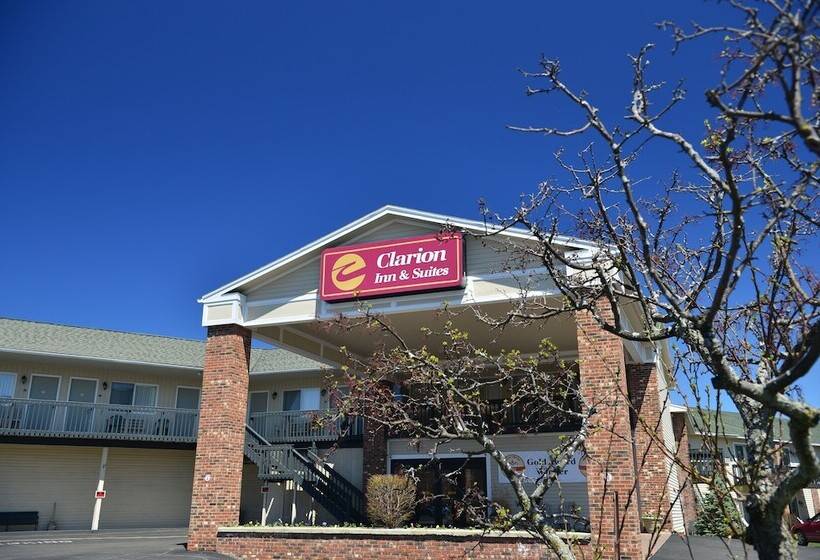 فندق Clarion Inn & Suites At The Outlets Of Lake George