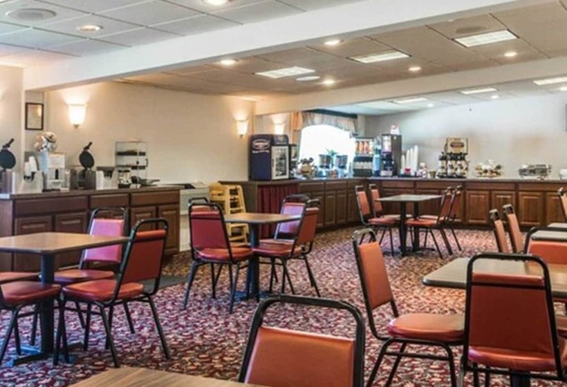 فندق Clarion Inn & Suites At The Outlets Of Lake George