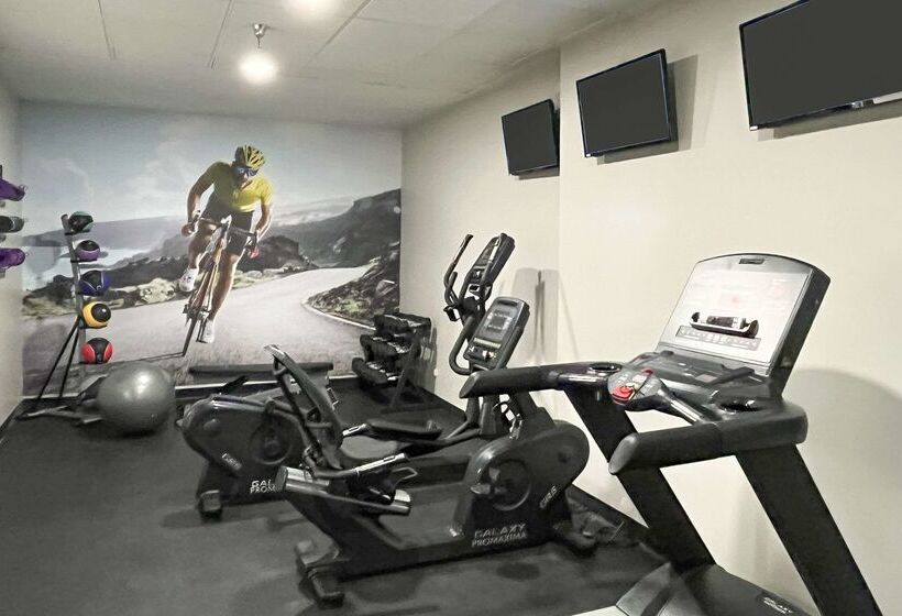 فندق Clarion Pointe Near Erie Casino