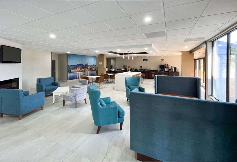 فندق Clarion Pointe Near Erie Casino