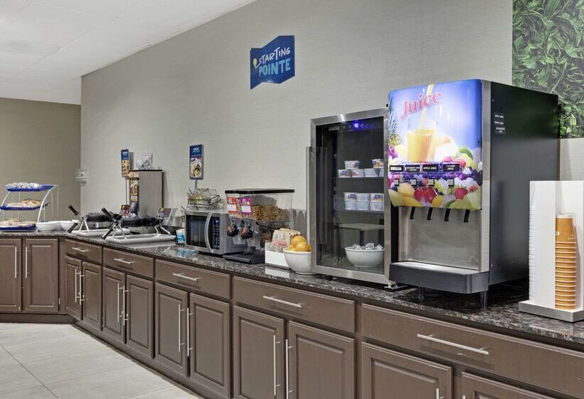 فندق Clarion Pointe Near Erie Casino