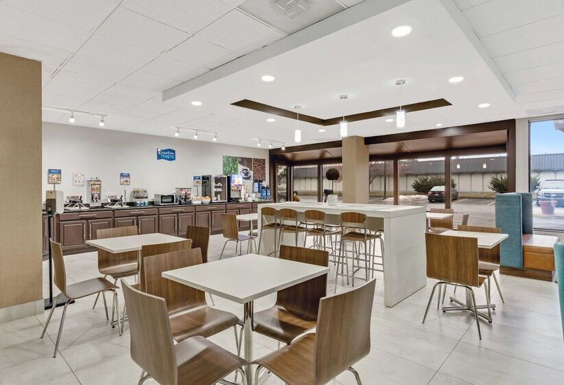 فندق Clarion Pointe Near Erie Casino