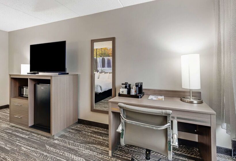 فندق Clarion Pointe Near Erie Casino