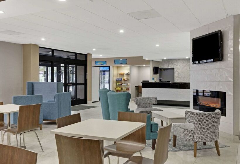 فندق Clarion Pointe Near Erie Casino