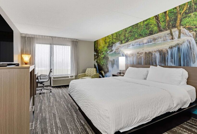 فندق Clarion Pointe Near Erie Casino