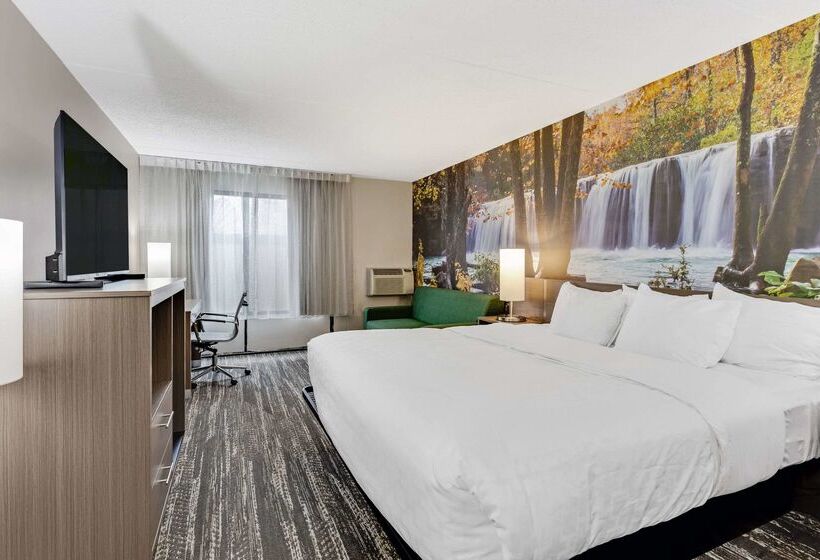 فندق Clarion Pointe Near Erie Casino