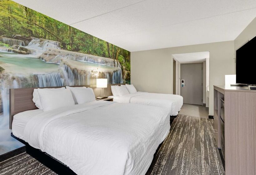 فندق Clarion Pointe Near Erie Casino