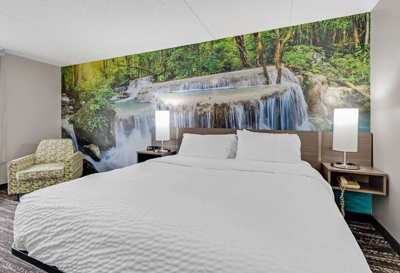 فندق Clarion Pointe Near Erie Casino