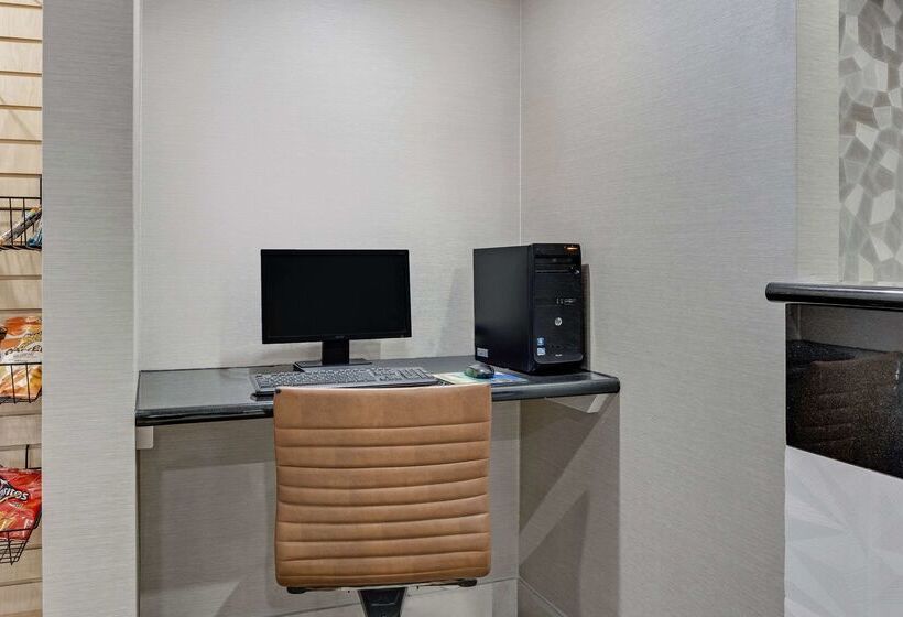 فندق Clarion Pointe Near Erie Casino