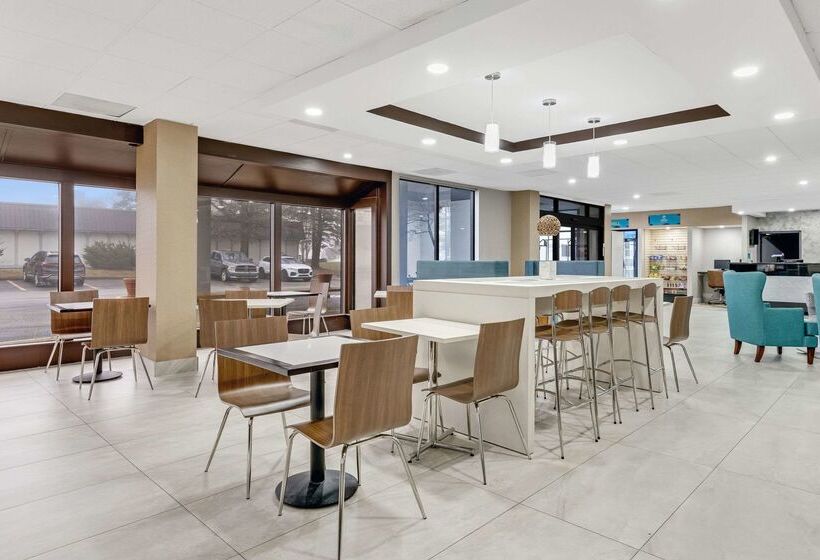 فندق Clarion Pointe Near Erie Casino