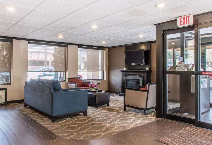 هتل Spark By Hilton Clarks Summit