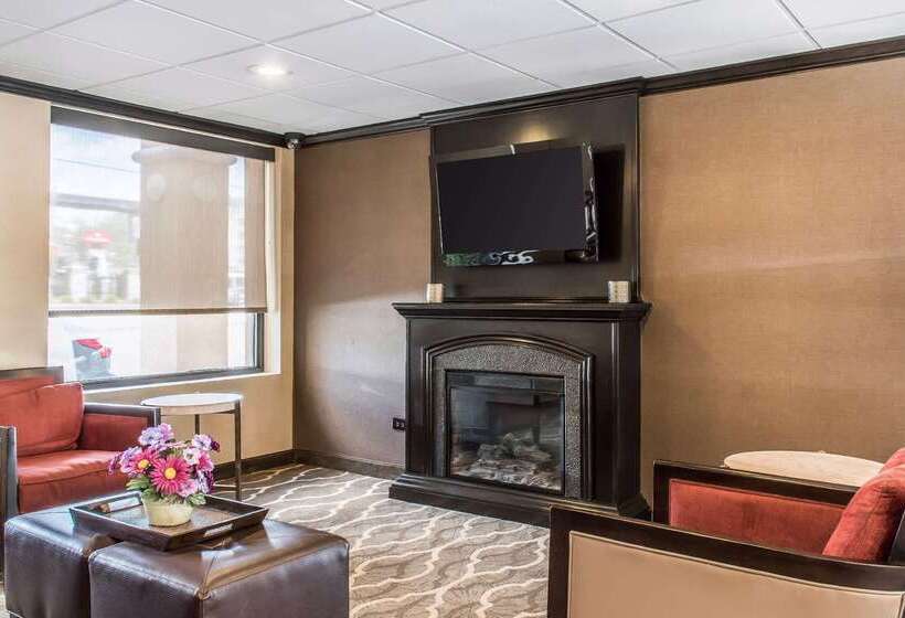 هتل Spark By Hilton Clarks Summit