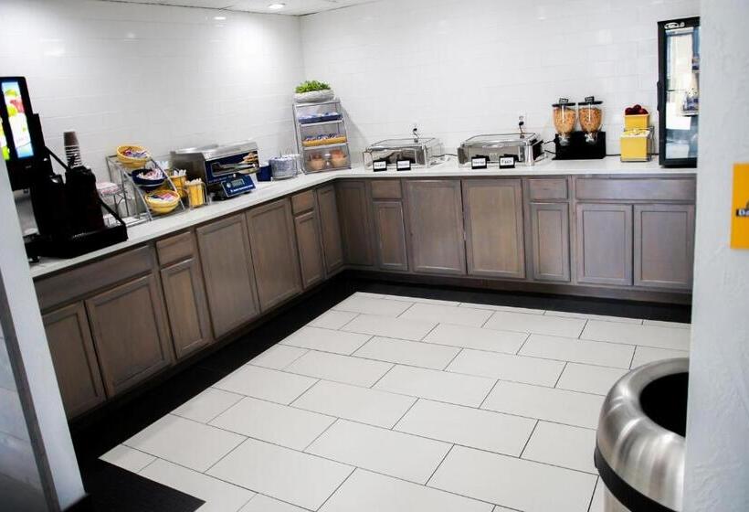 בית מלון כפרי Days Inn By Wyndham Amarillo  Medical Center