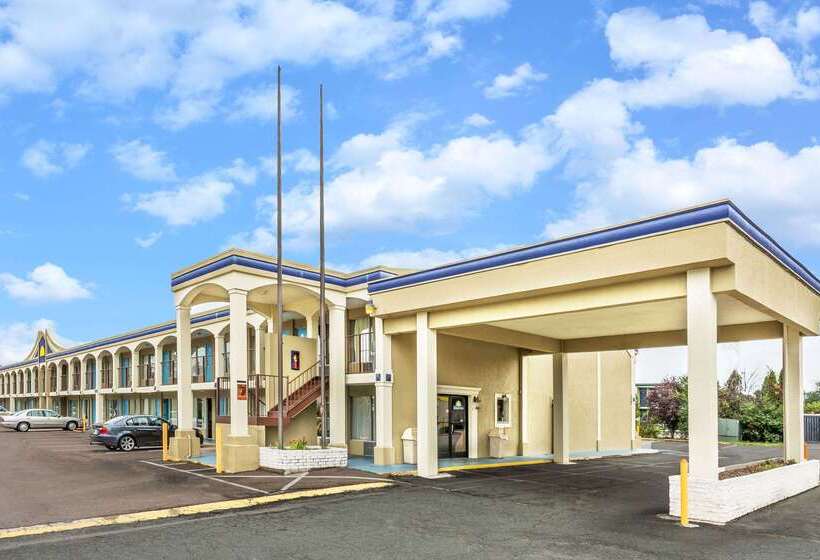 בית מלון כפרי Days Inn By Wyndham Ashland