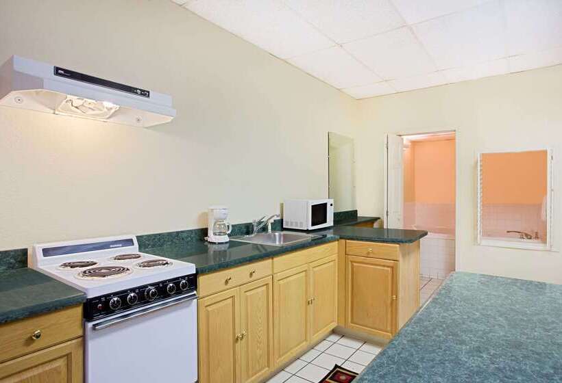 فندق Days Inn By Wyndham Bristol Parkway