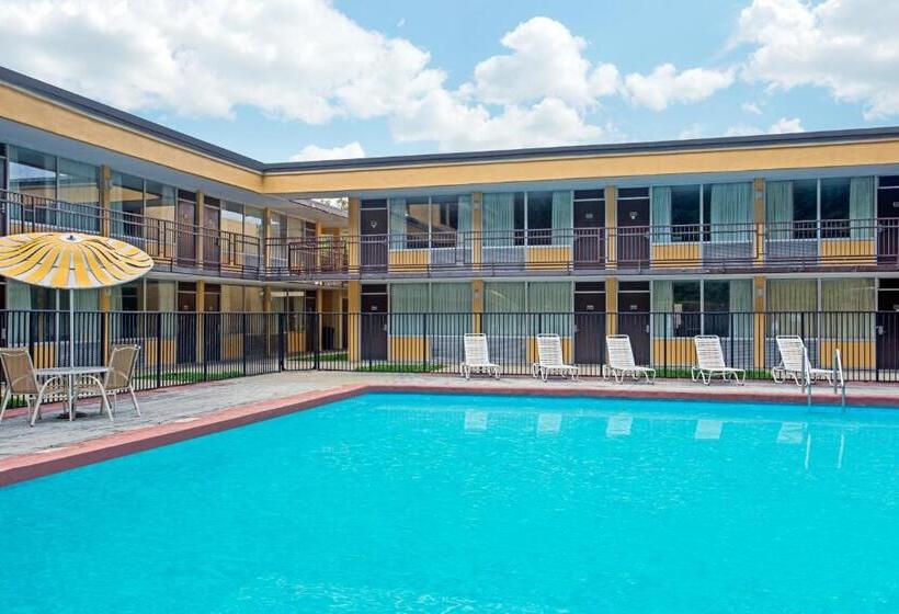 فندق Days Inn By Wyndham Bristol Parkway