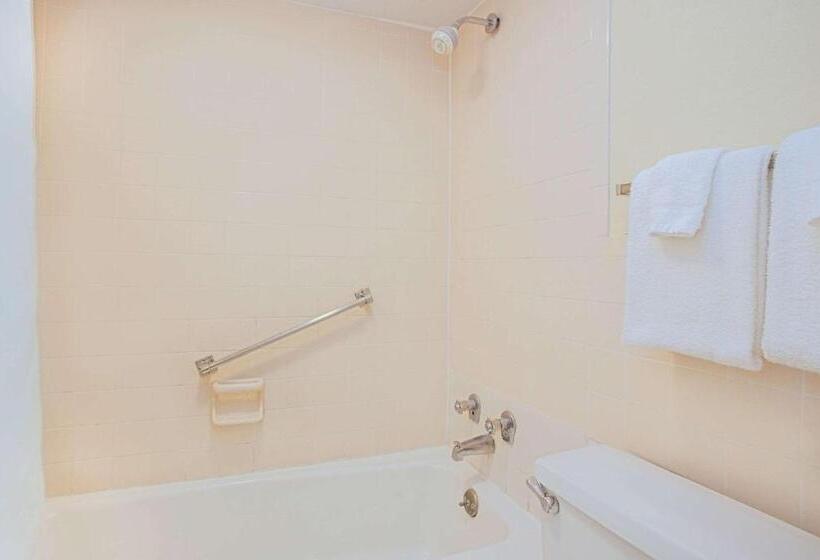 فندق Days Inn By Wyndham Bristol Parkway