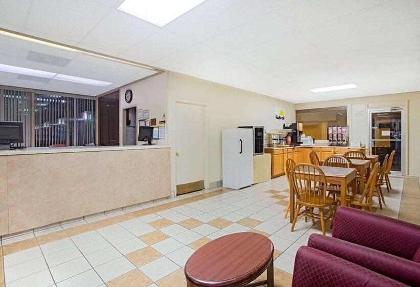 فندق Days Inn By Wyndham Bristol Parkway