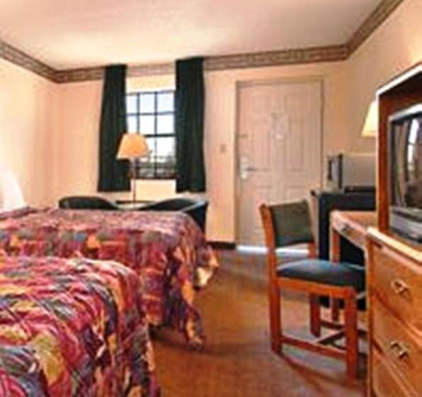 בית מלון כפרי Days Inn By Wyndham Brownsville