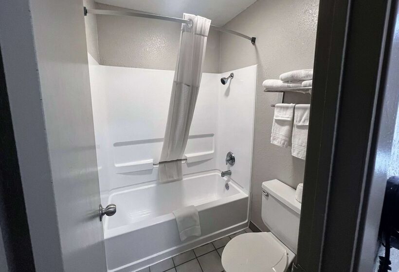 호텔 Days Inn & Suites By Wyndham   Canton First Monday Trade Days