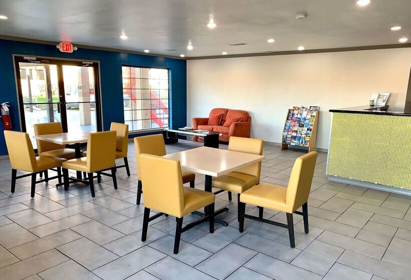 호텔 Days Inn & Suites By Wyndham   Canton First Monday Trade Days