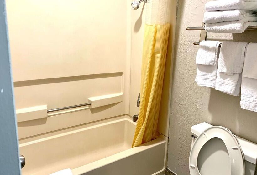 호텔 Days Inn & Suites By Wyndham   Canton First Monday Trade Days