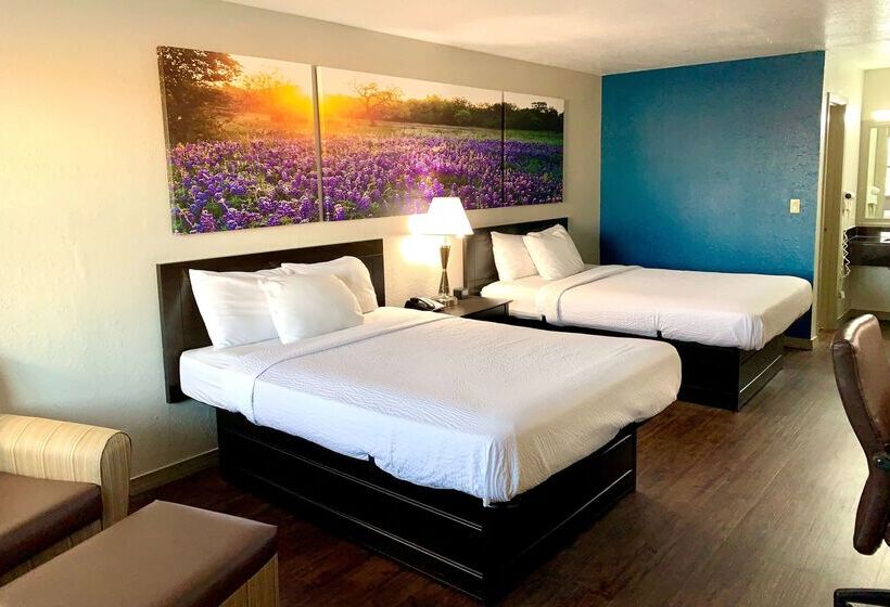 호텔 Days Inn & Suites By Wyndham   Canton First Monday Trade Days