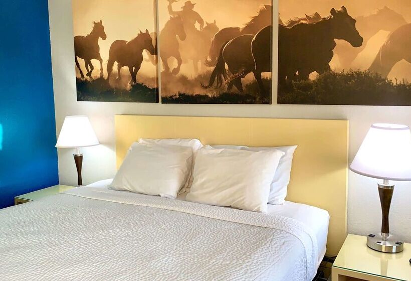 호텔 Days Inn & Suites By Wyndham   Canton First Monday Trade Days