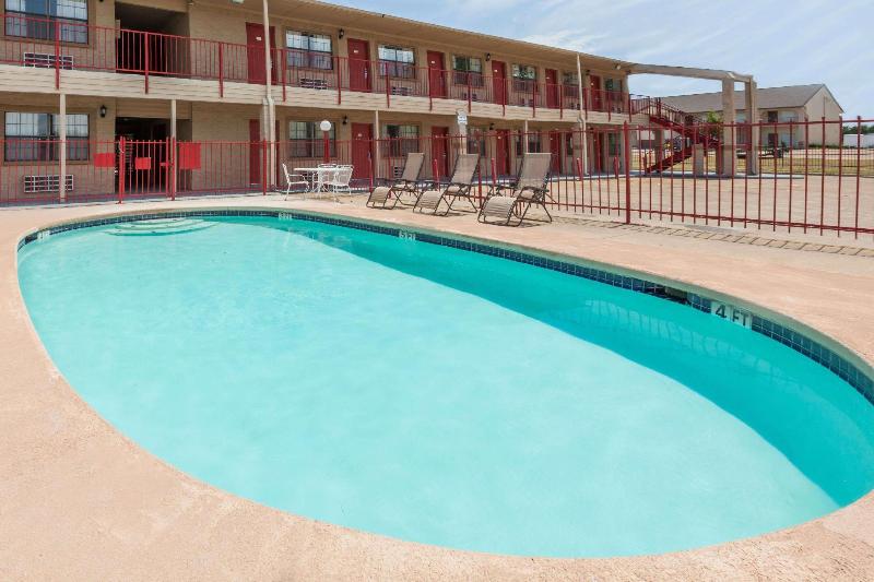 호텔 Days Inn & Suites By Wyndham   Canton First Monday Trade Days