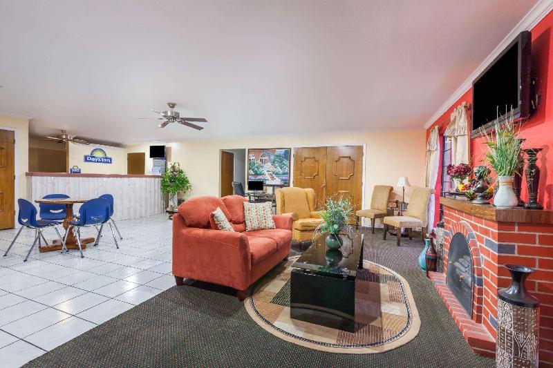 호텔 Days Inn & Suites By Wyndham   Canton First Monday Trade Days