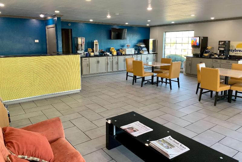 호텔 Days Inn & Suites By Wyndham   Canton First Monday Trade Days