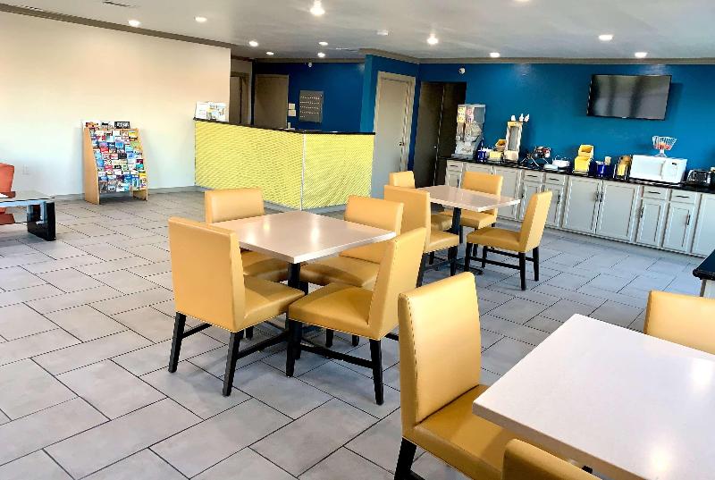 호텔 Days Inn & Suites By Wyndham   Canton First Monday Trade Days