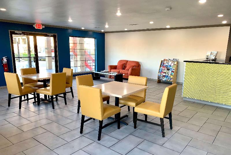 호텔 Days Inn & Suites By Wyndham   Canton First Monday Trade Days