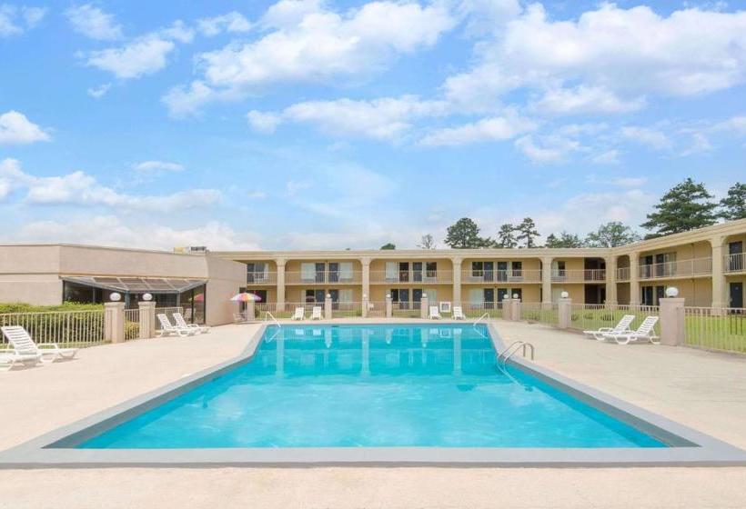 فندق Days Inn By Wyndham Clanton Al