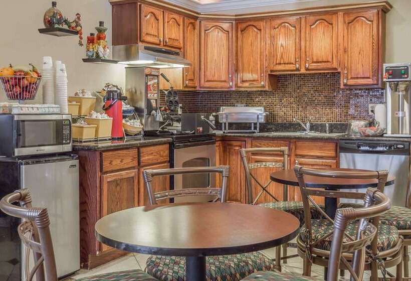 Отель Days Inn By Wyndham Colorado Springs Air Force Academy