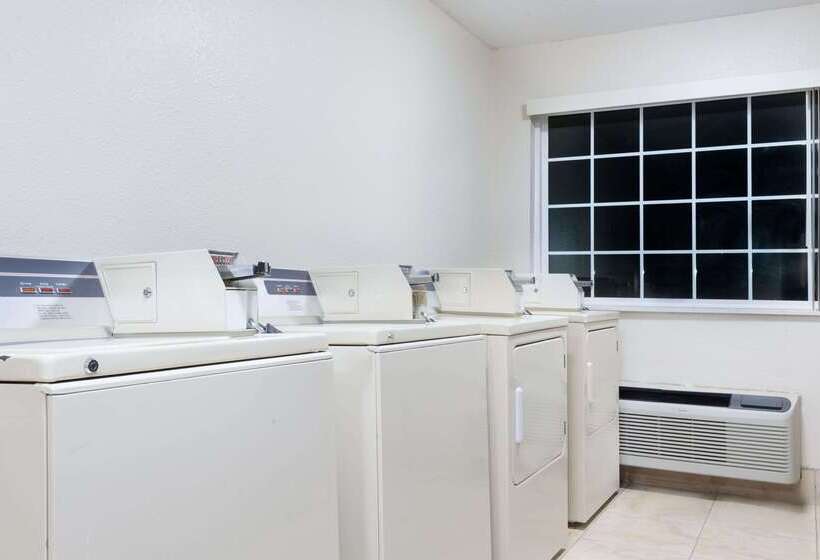 Отель Days Inn By Wyndham Dalhart