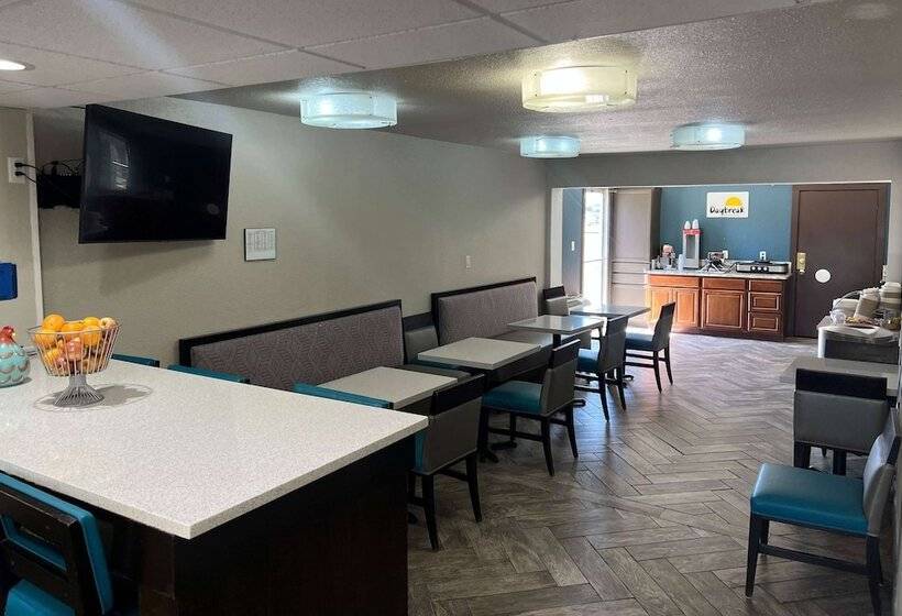 Отель Days Inn By Wyndham Dalhart
