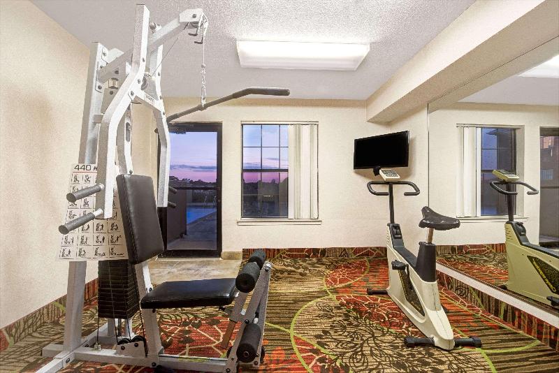 هتل Days Inn By Wyndham Dallas Plano