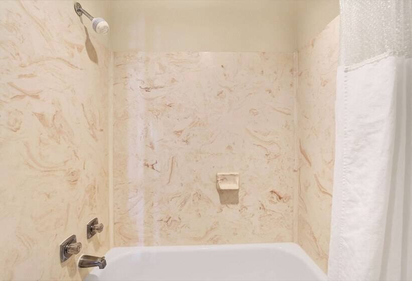 هتل Days Inn By Wyndham Dallas Plano